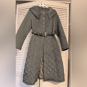 Winter jacket. padded. luxury. It warms. Perfect for winter.With belt Olivegreen